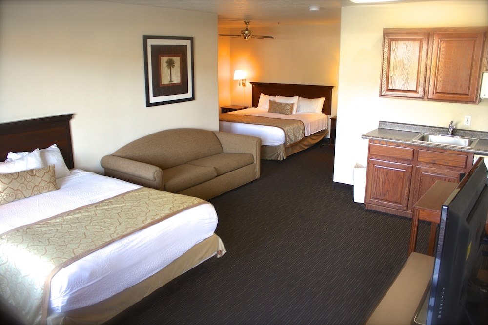 Family Room, Multiple Beds photo 2
