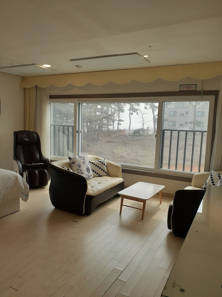 Suite, Mountain View photo 3