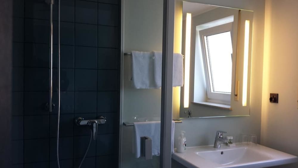 Triple Room, 1 Bedroom photo 2