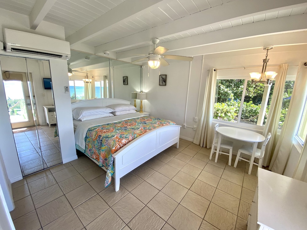 King Beachfront Efficiency, No Pets Allowed photo 1