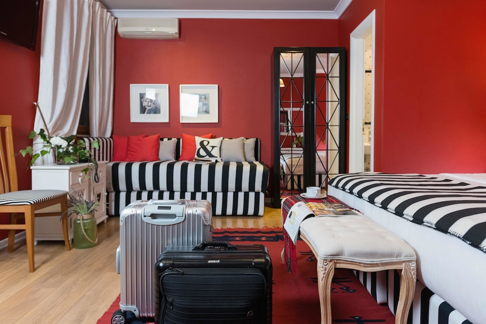 Luxury Triple Room, 1 Bedroom, Balcony, City View photo 1