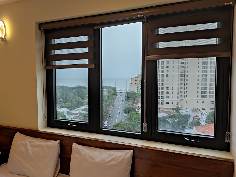 Deluxe Room, Sea View - Photo 4