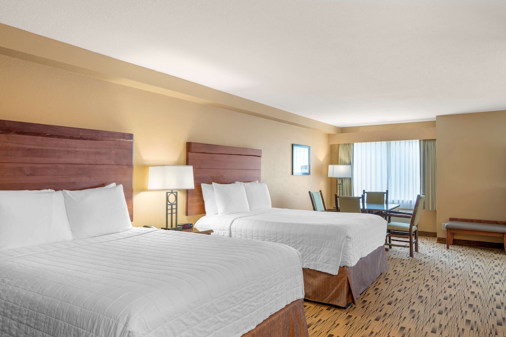 Standard Room, 2 Queen Beds, Accessible, Non Smoking (Walk-in Shower) photo 2