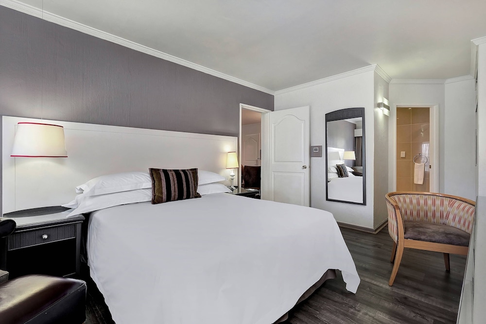 Suite, 1 Bedroom, Garden View - Photo 3