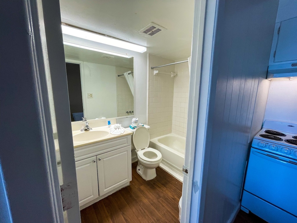 Room, 2 Queen Beds, Kitchen, Ocean View photo 2
