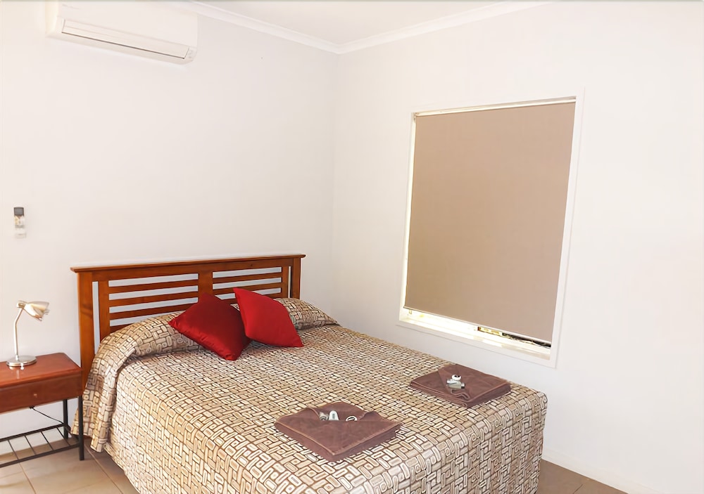 Economy Room, 1 Queen Bed photo 1