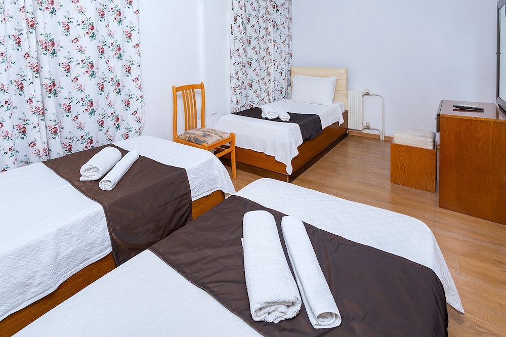Standard Triple Room - Photo 4