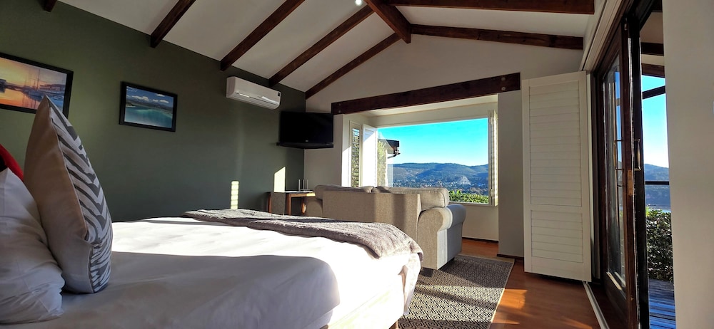 Suite, 1 King Bed, Lagoon View photo 2