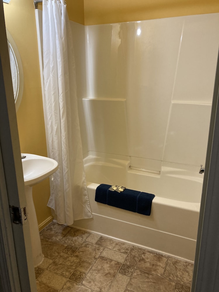 Classic Single Room, 1 Queen Bed photo 2