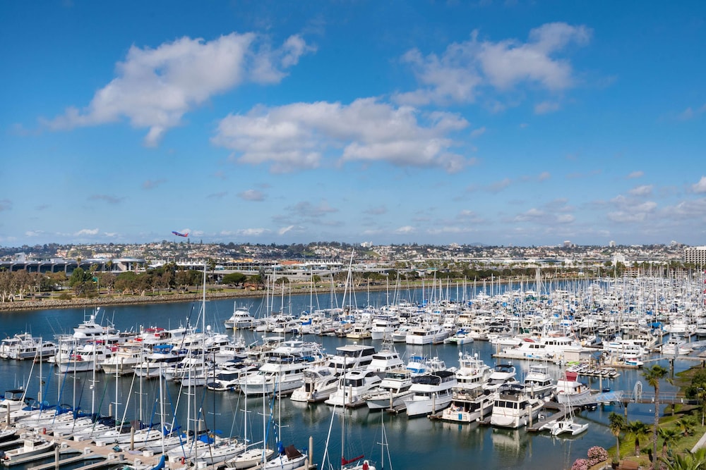 Superior Room, 1 King Bed, Marina View, High Floor