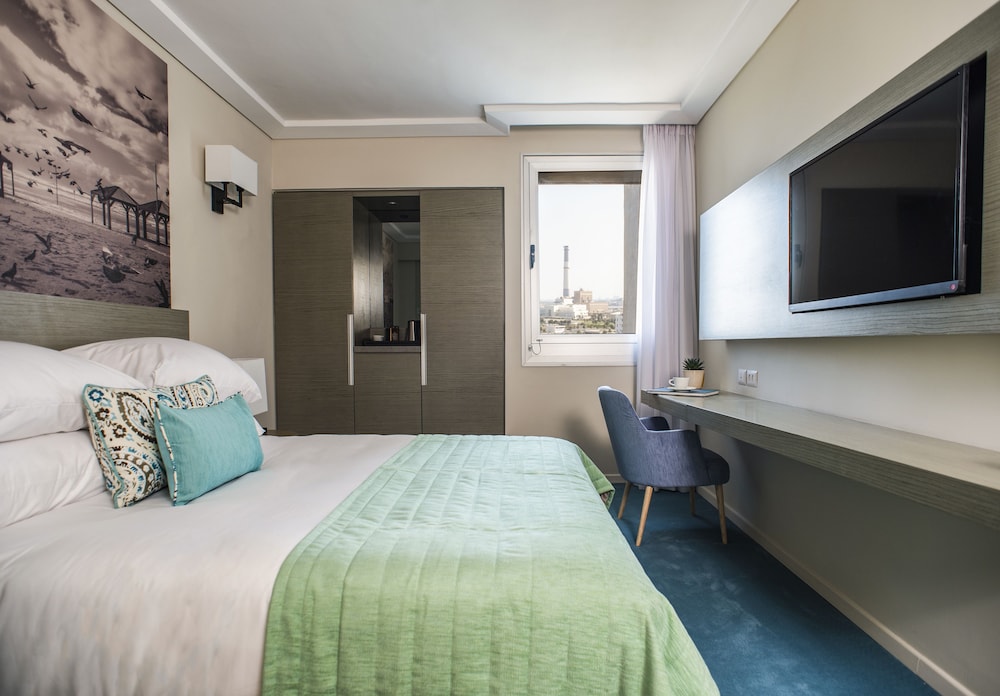 Executive Double or Twin Room, Non Smoking, City View - Photo 2