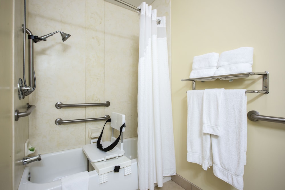 Standard Room, 1 King Bed, Accessible (Communications, Mobility, Access Tub) - Photo 2