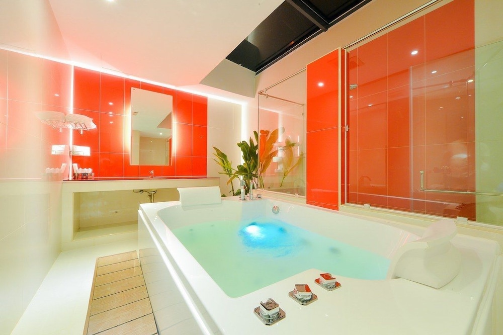 Grand Deluxe (Jacuzzi) photo 3