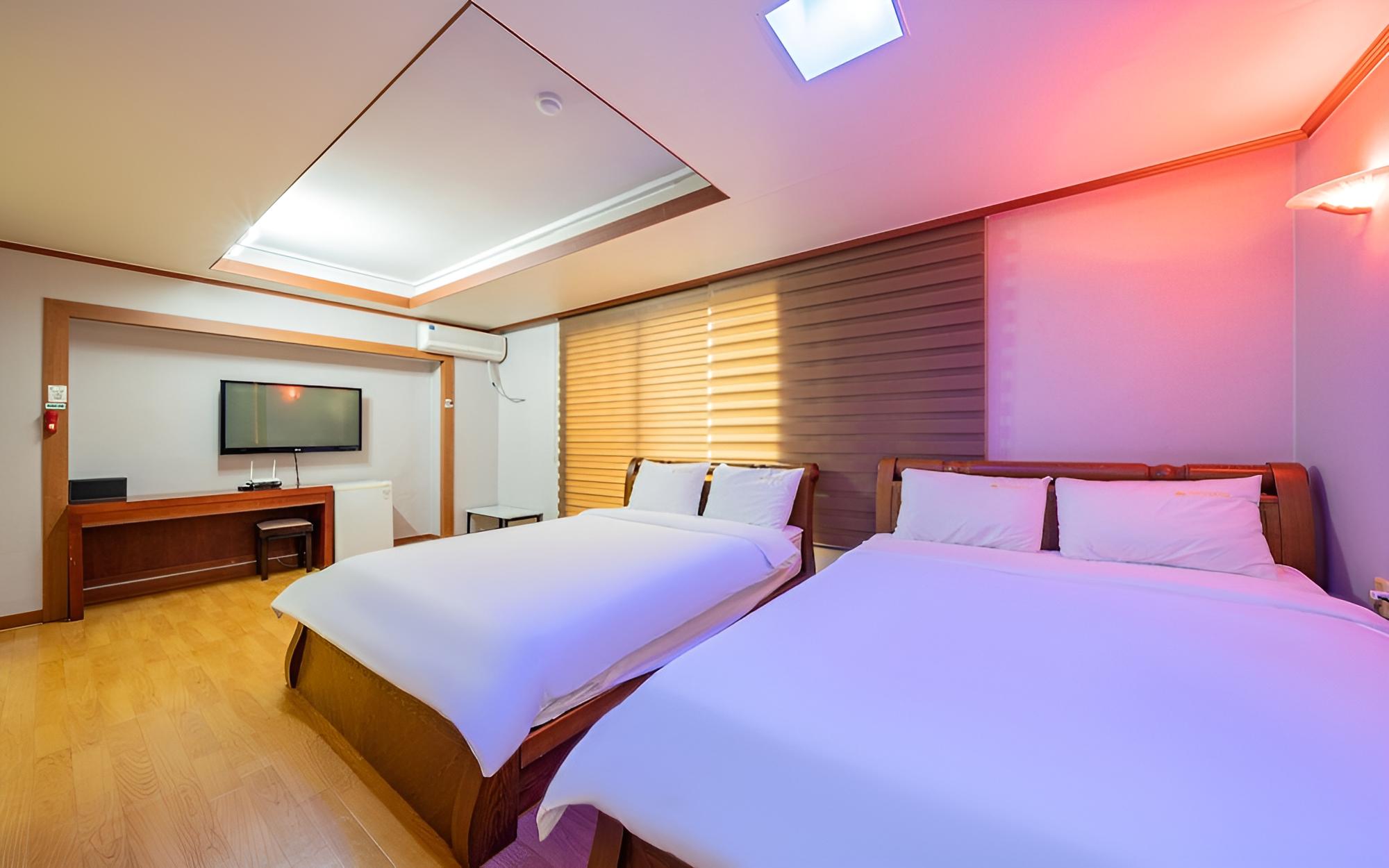 Room (Deluxe Twin (Ocean View)) photo 3
