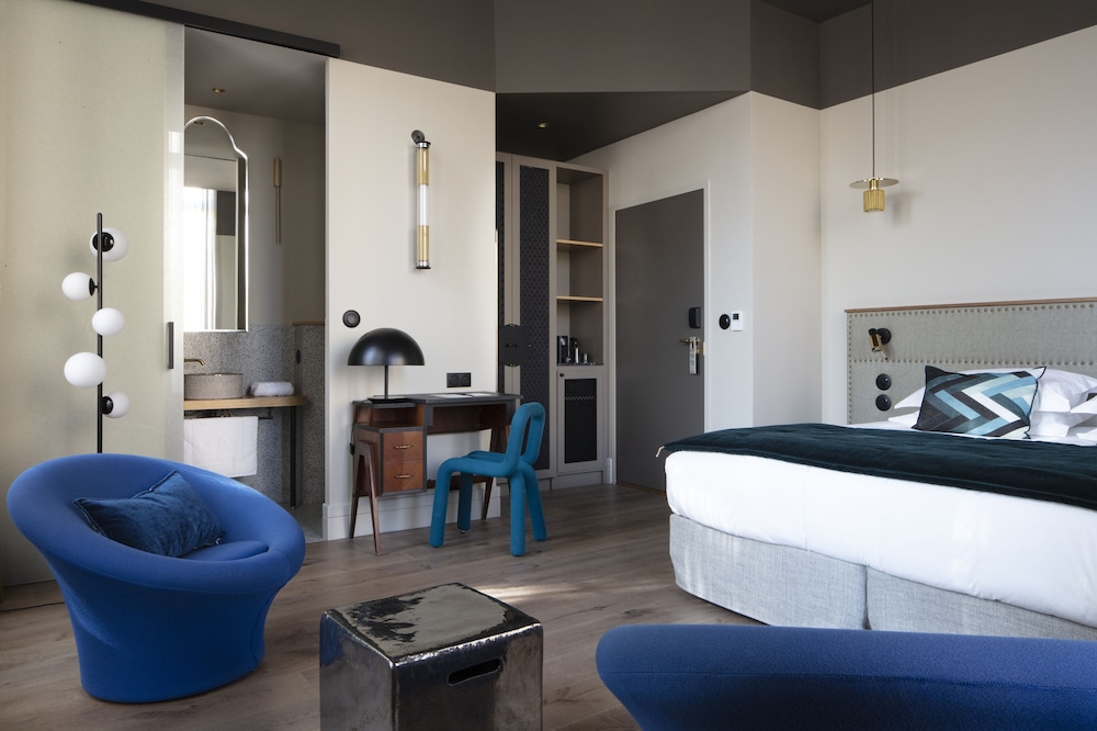 Junior Double Room, City View (La Signature) photo 1