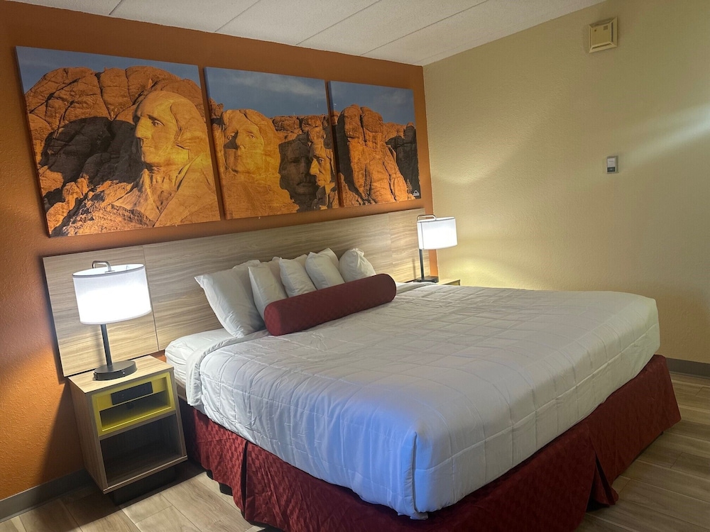 Suite, 1 King Bed, Non Smoking - Photo 2