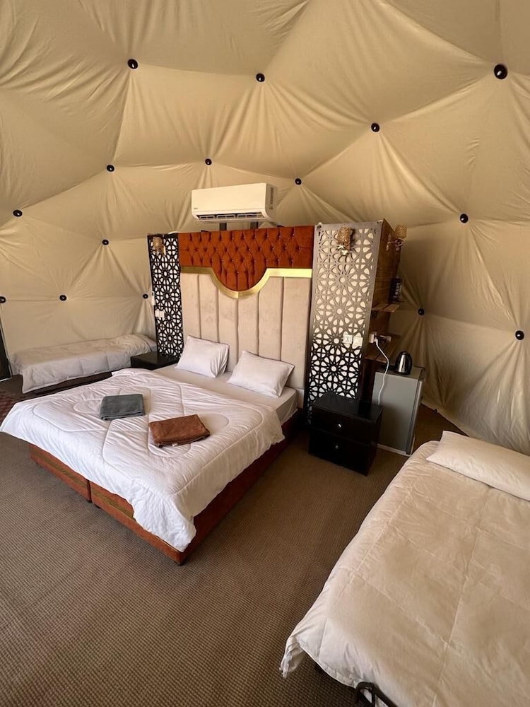 Quadruple Martian Tent