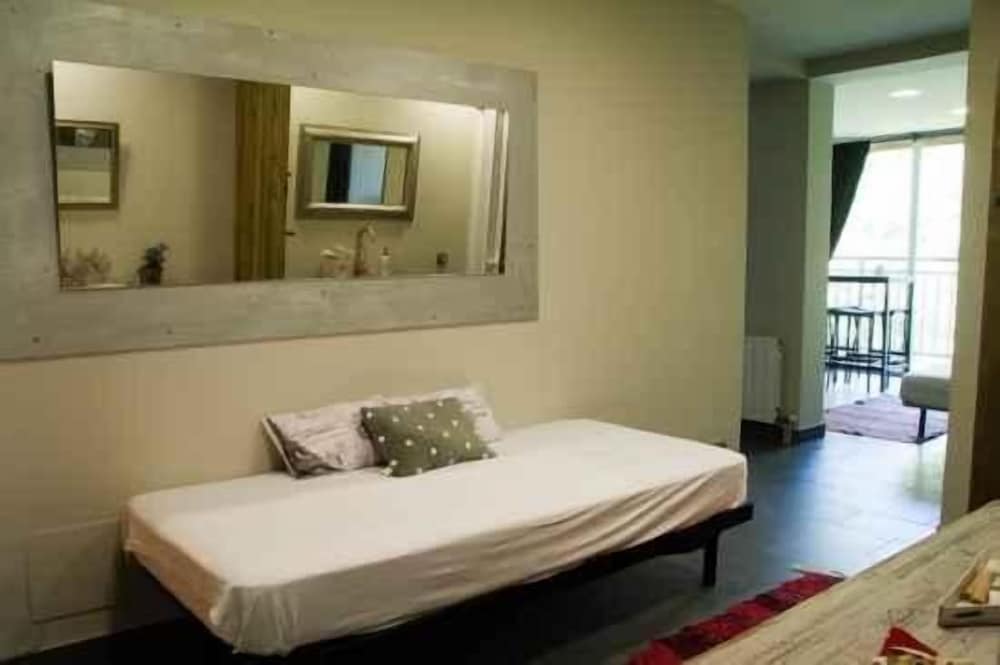 Double Room (with hot tub) photo 2