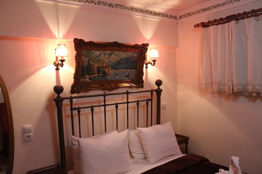 Standard Double Room, Jetted Tub (Basement) photo 1