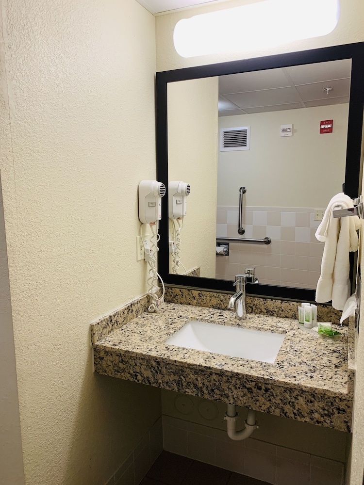 Room, 1 King Bed, Accessible, Non Smoking (Mobility) - Photo 6