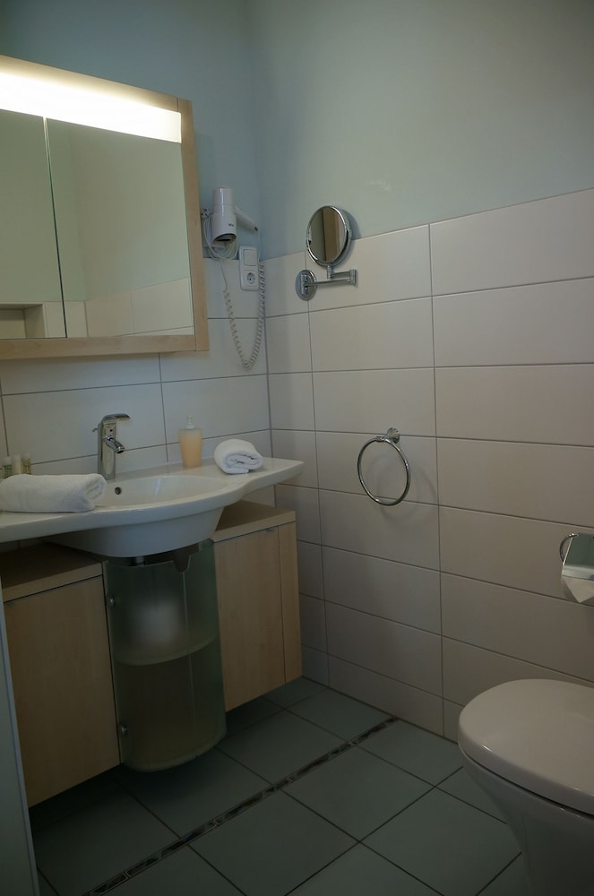 Standard Double Room - Photo 7