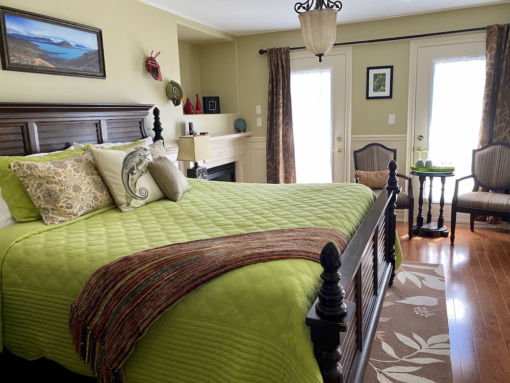 Suite, 1 King Bed (Cloud Forest Suite)