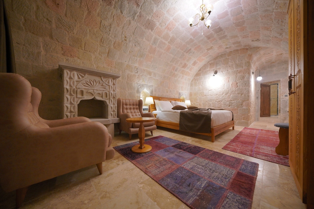 Deluxe Arch Room With Fireplace photo 1