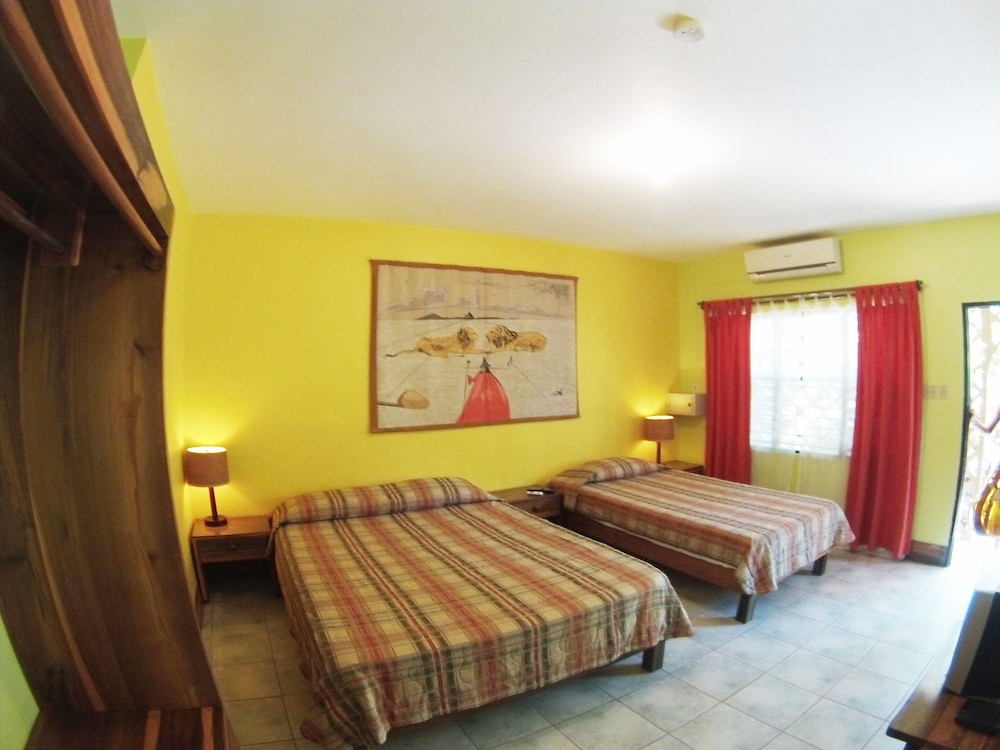 Standard Triple Room, Multiple Beds, Balcony, Garden View