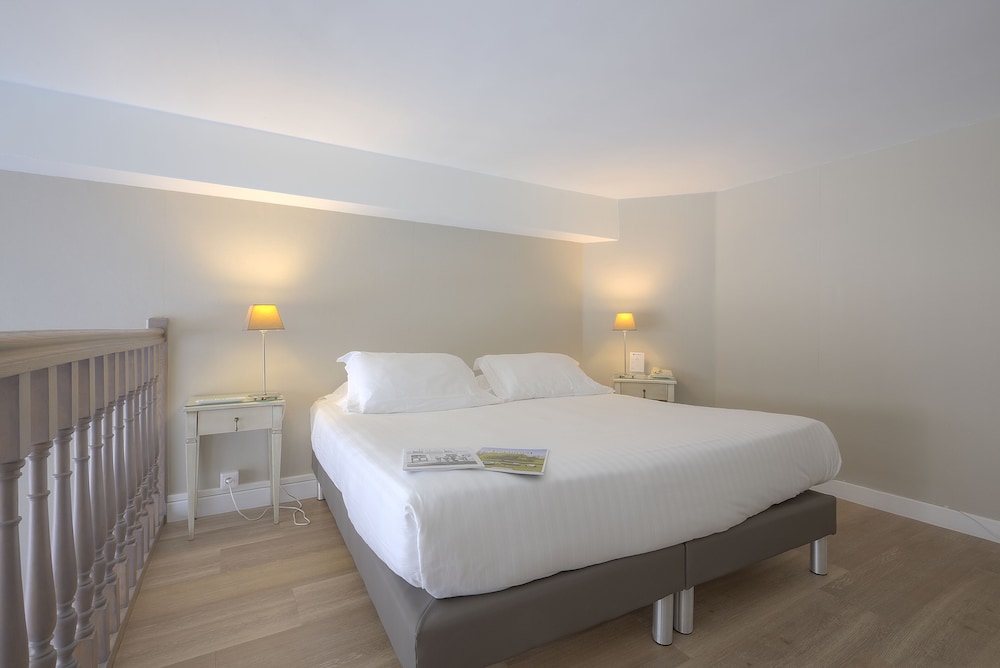 Junior Suite, Multiple Beds, Non Smoking, Mezzanine photo 3