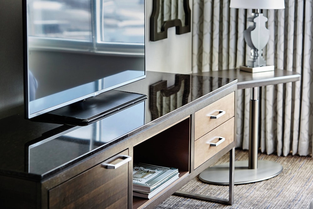 Executive Suite, 1 Bedroom - Photo 3