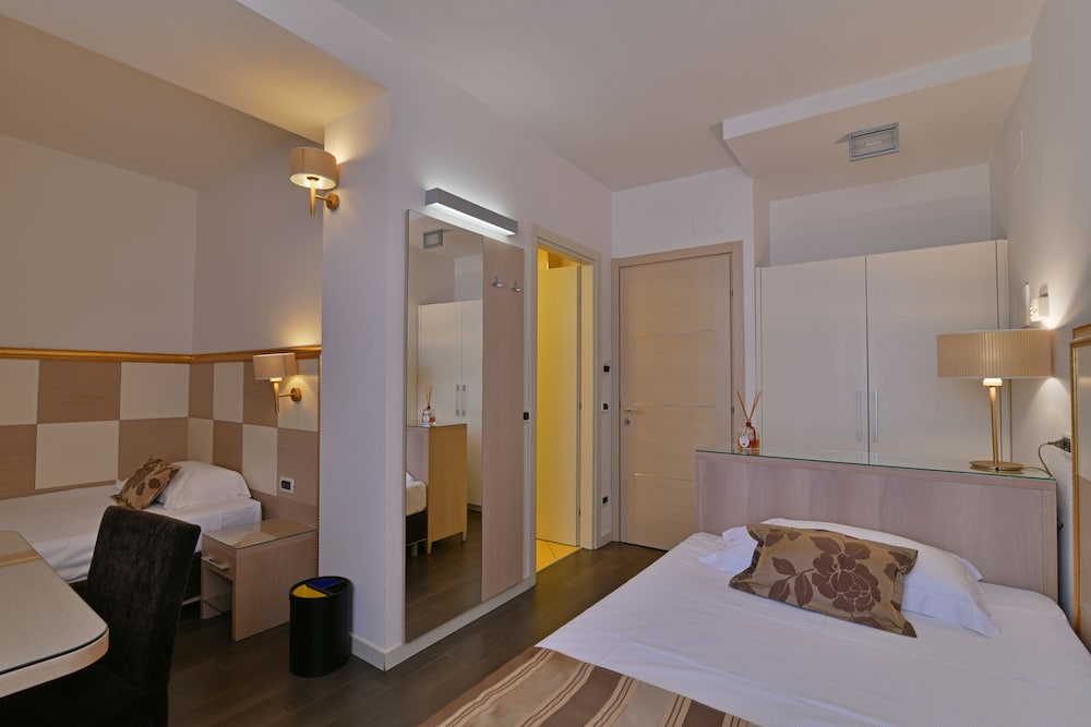Economy Room, Multiple Beds, City View