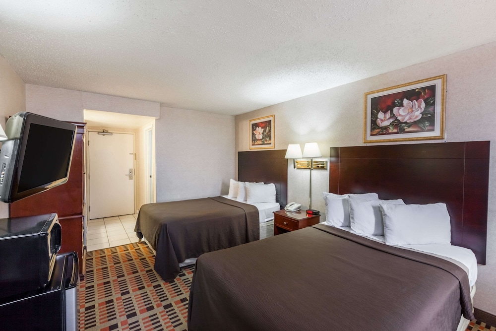 Room, 2 Double Beds, Non Smoking - Photo 1