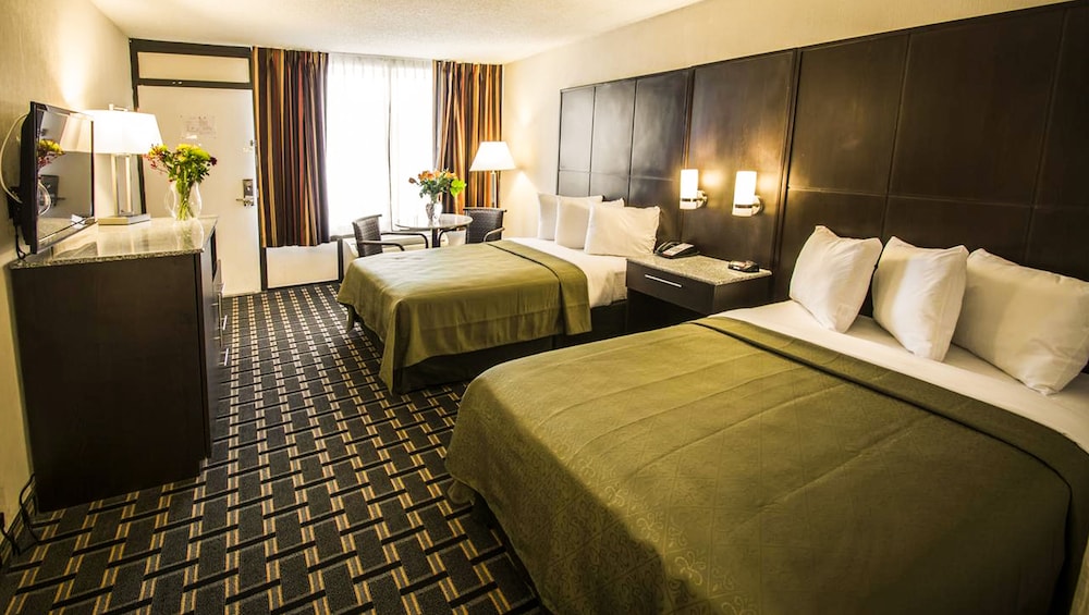 Standard Room, 2 Double Beds - Photo 1