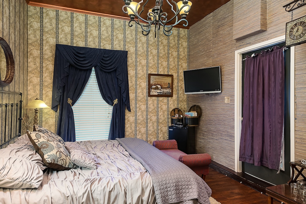 The Sleeper Car King Suite photo 3