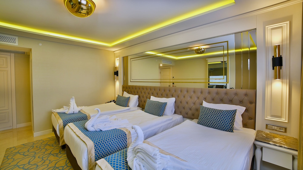 Deluxe Triple Room photo 1