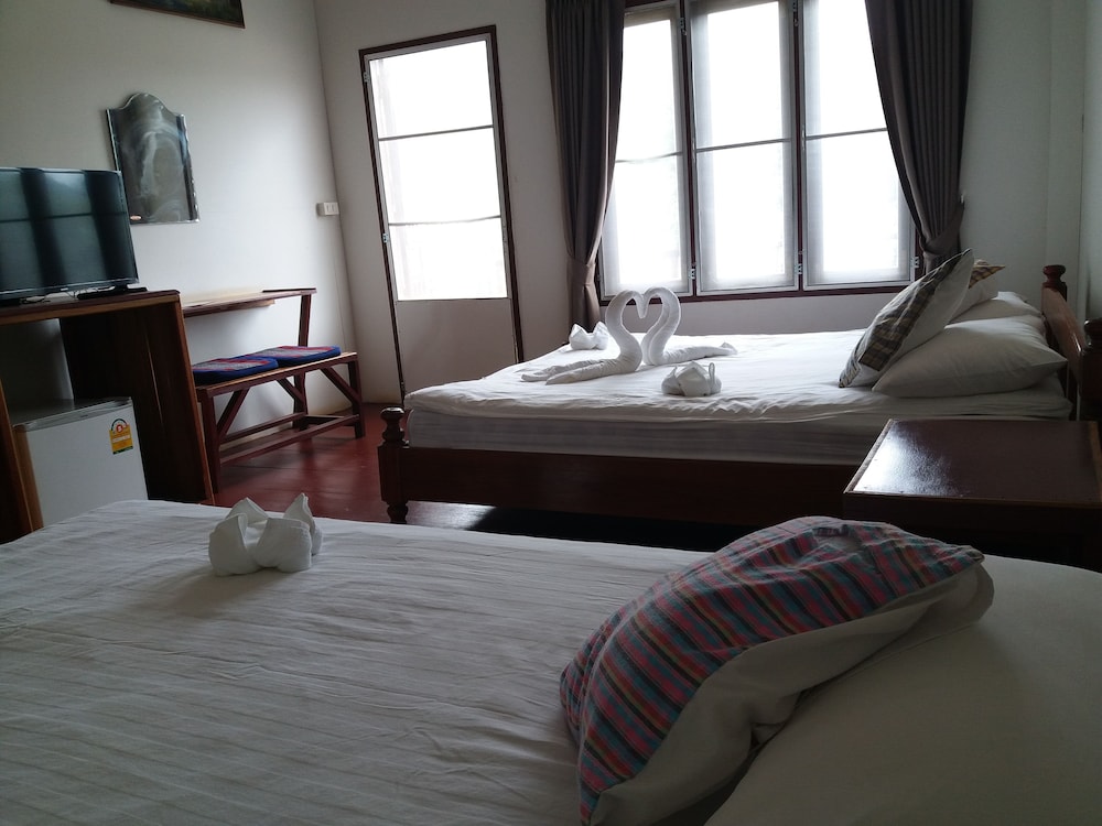 Standard Triple Bed River View photo 3