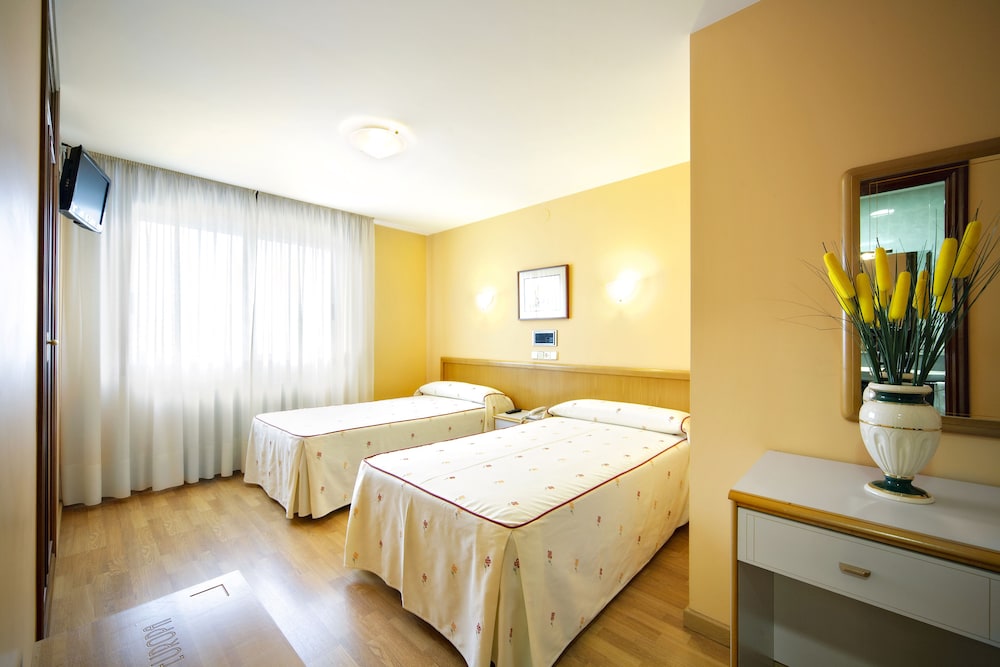 Habitación Triple Básica, 3 Camas Individuales