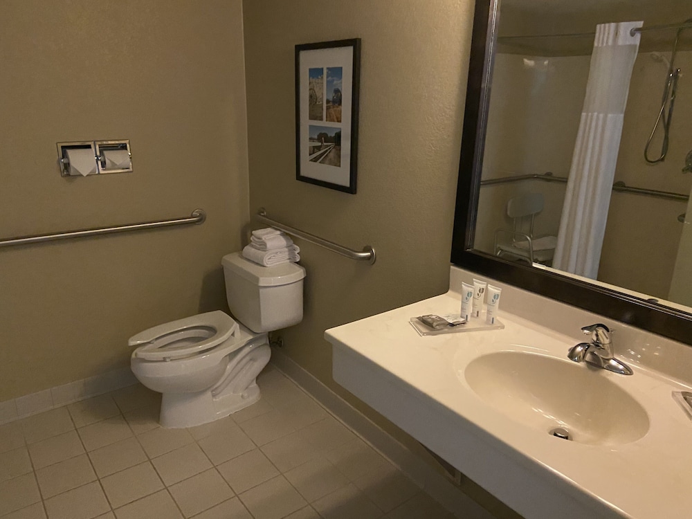 Room, 2 Queen Beds, Accessible, Non Smoking - Photo 3