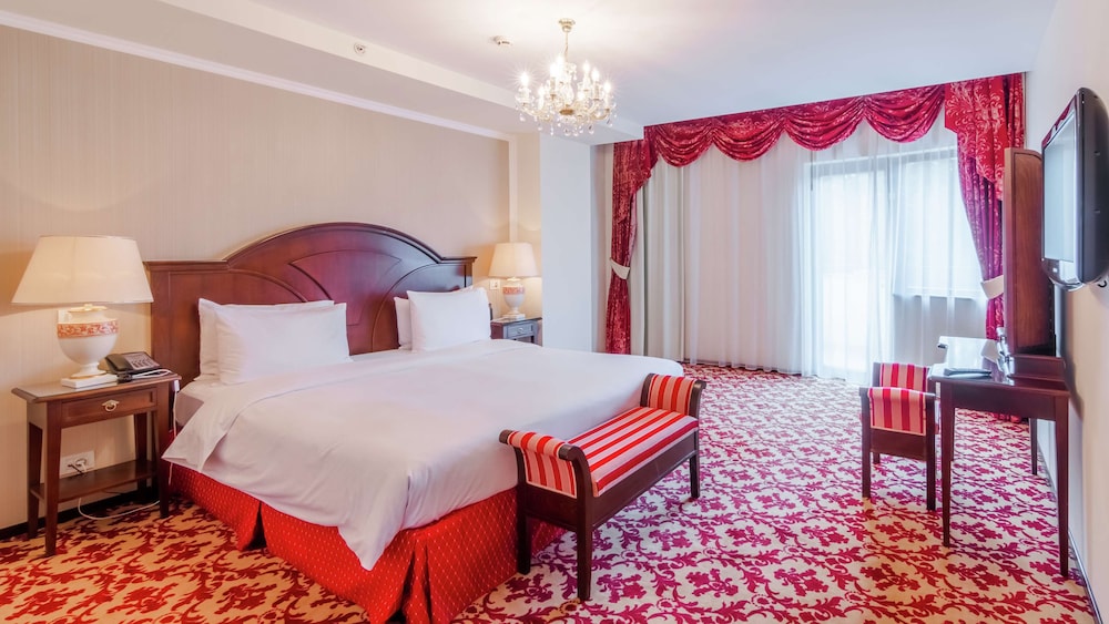 Royal Suite, 1 King Bed photo 3