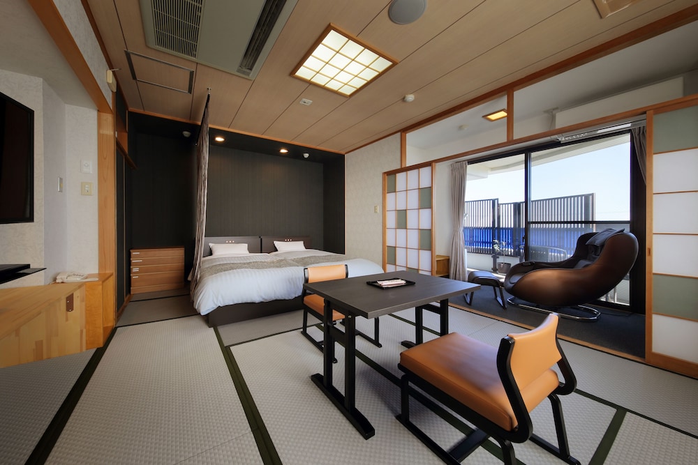 3F: Japanese Style Twin Room with open-air bath photo 2