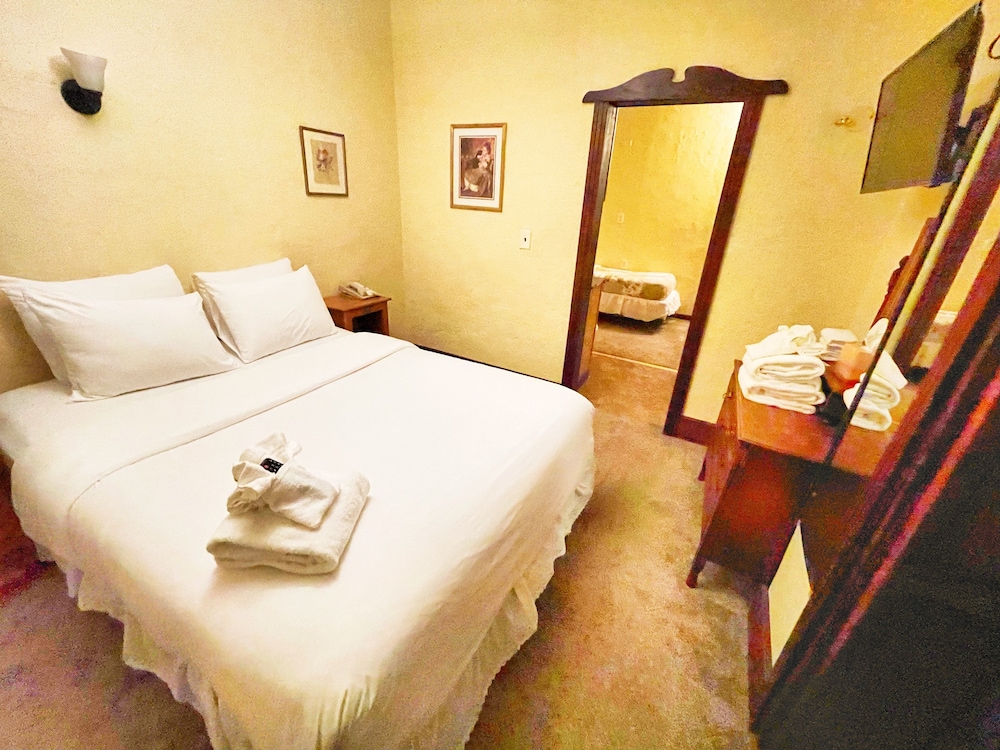 Superior Studio, 1 Queen Bed, Kitchen