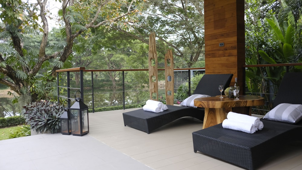 Luxury House photo 3