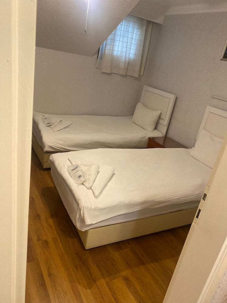 Economy Twin Room photo 3