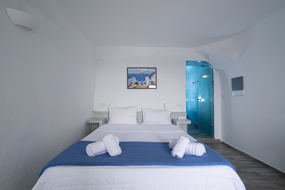Superior Double Room (Caldera View)