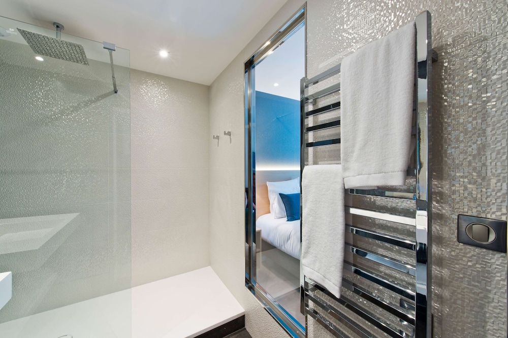 Junior Suite, Multiple Beds, Kitchen - Photo 2
