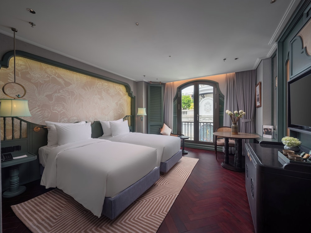Grand Executive City View with Bathtub