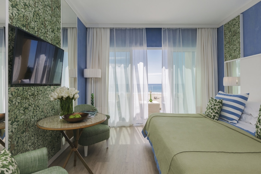 Deluxe Room, Balcony, Sea View - Photo 2