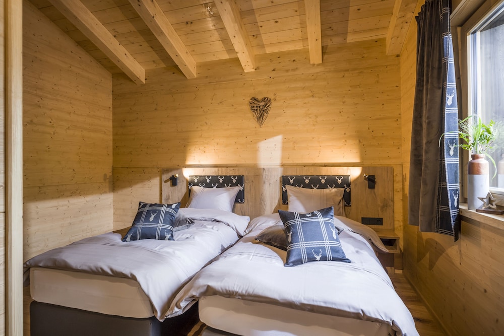 Luxury Chalet, 3 Bedrooms, Lake View photo 3