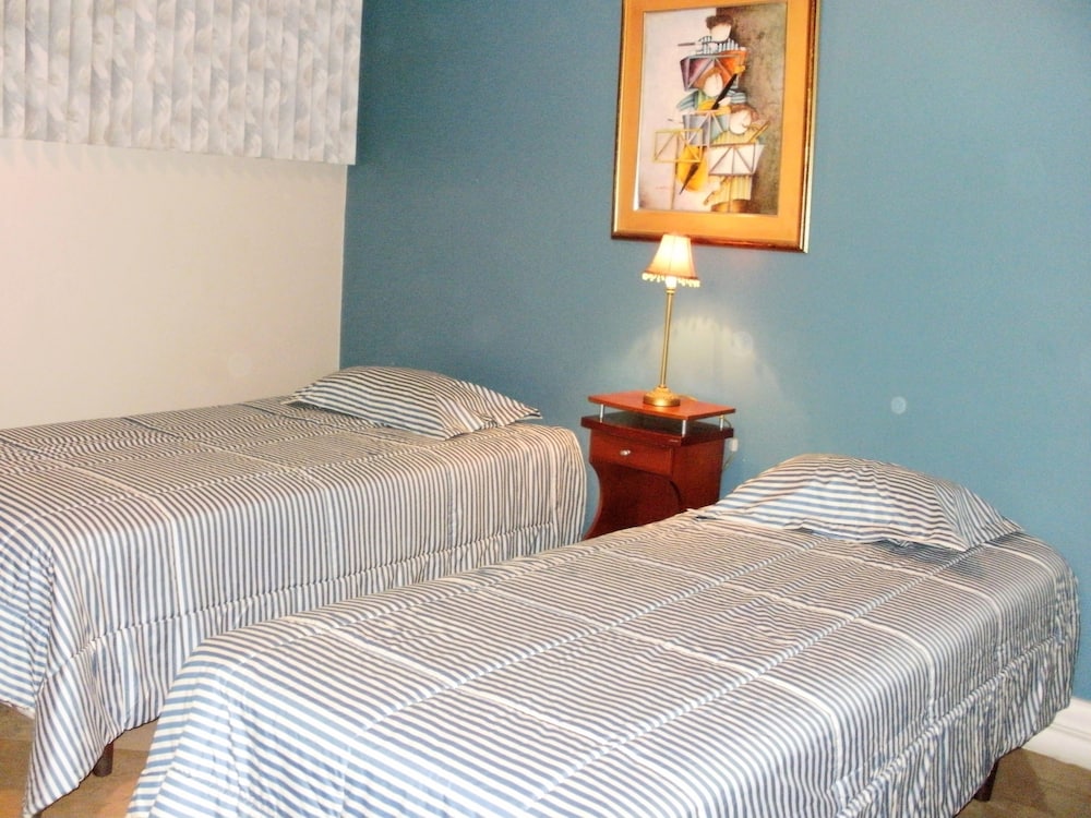 Standard Triple Room, 1 Bedroom, Private Bathroom photo 2
