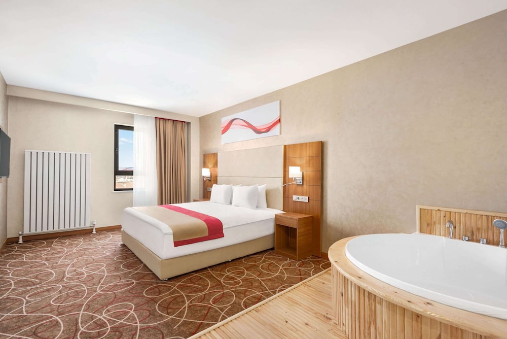 Presidential Suite, 1 King Bed, Non Smoking - Photo 1